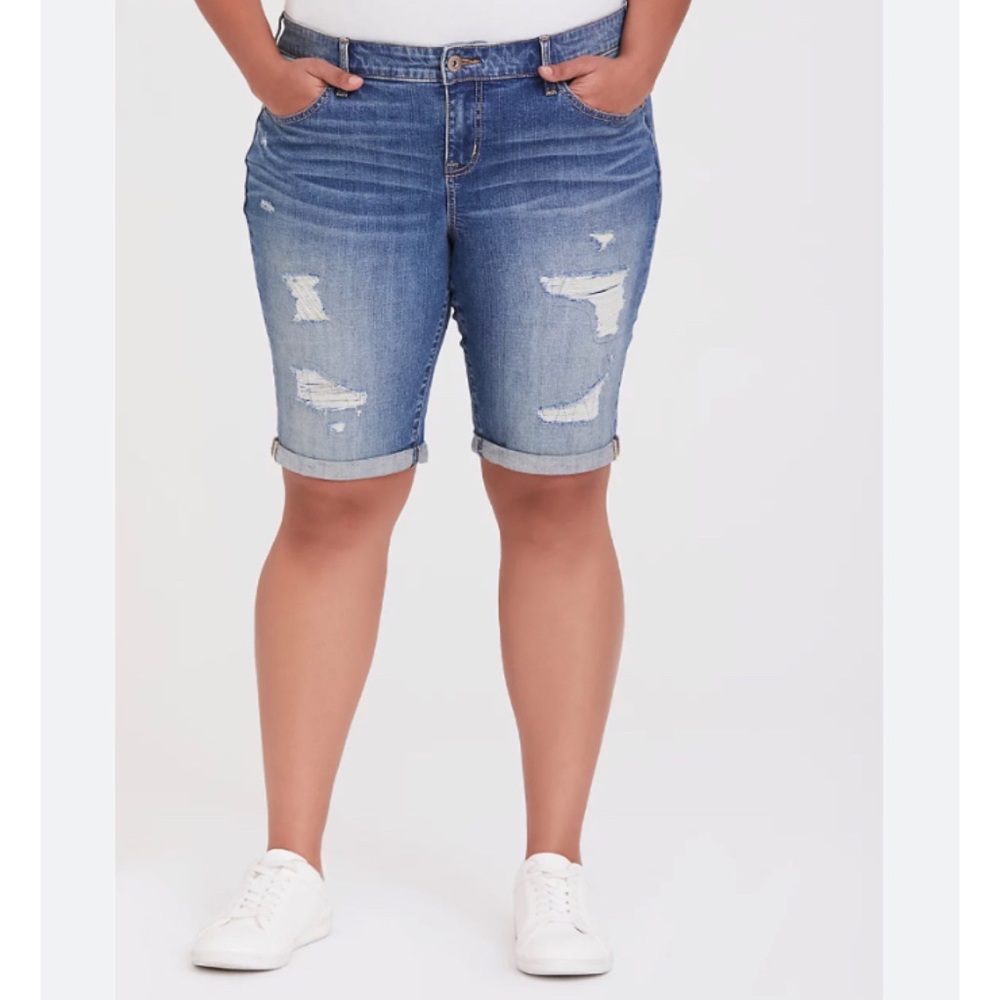 🆕 Bermuda Boyfriend Vintage Stretch Mid-Rise Short 14 NWT Torrid New!